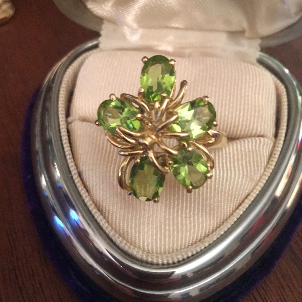 14k Gold Peridot Flower ring cocktail w/ Appraisal